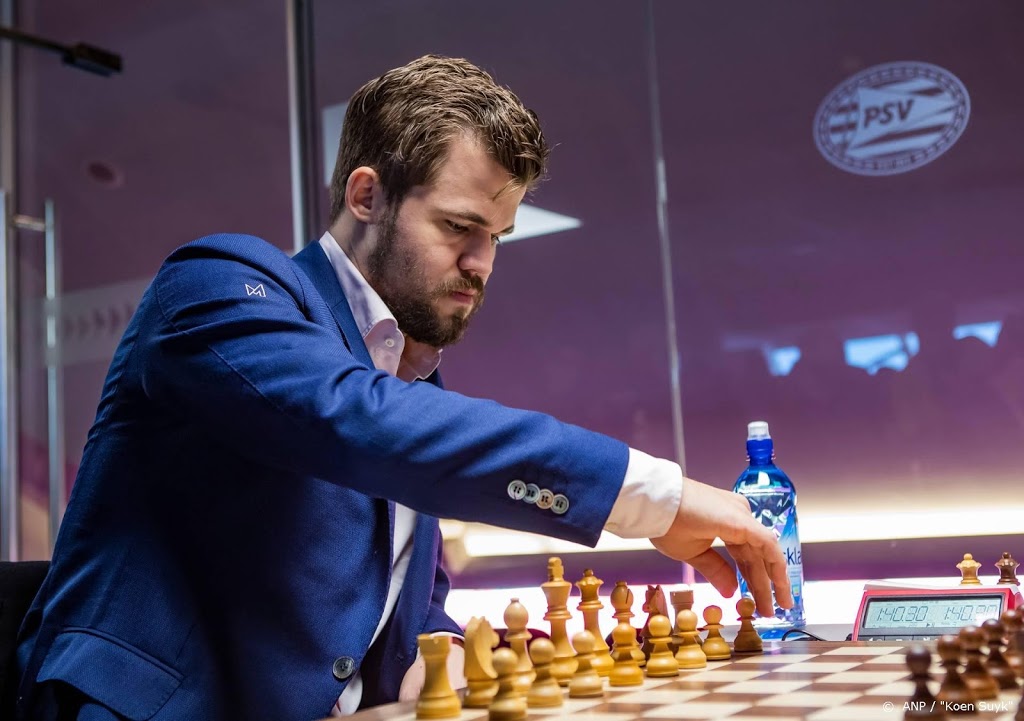Carlsen en Nakamura spelen finale online-schaaktoernooi
