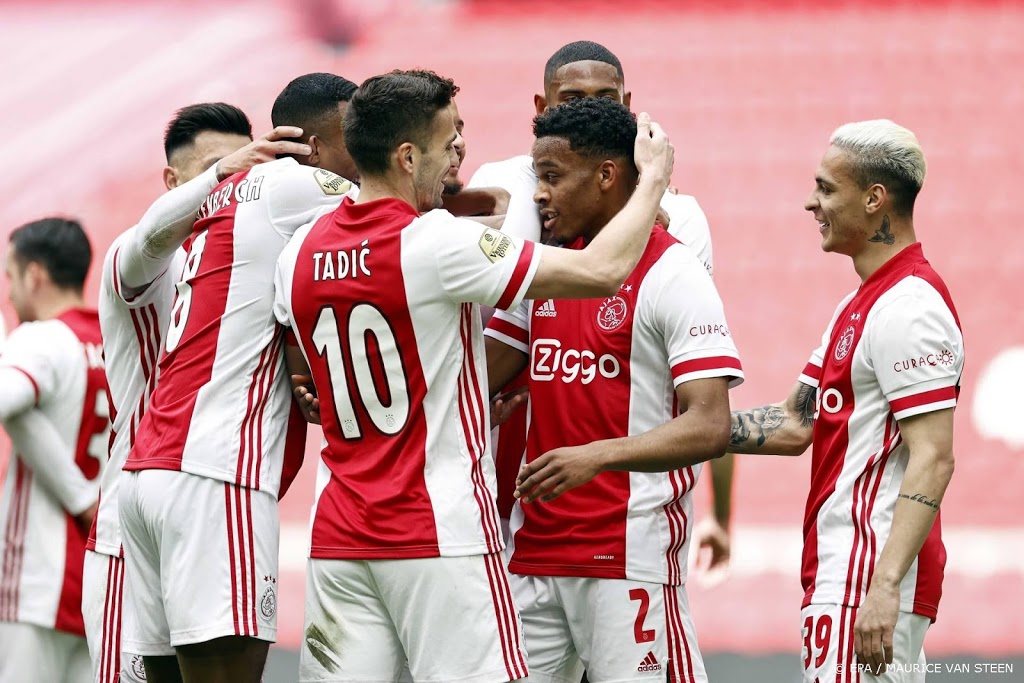 Recordkampioen Ajax grijpt 35e landstitel en negende 'dubbel'