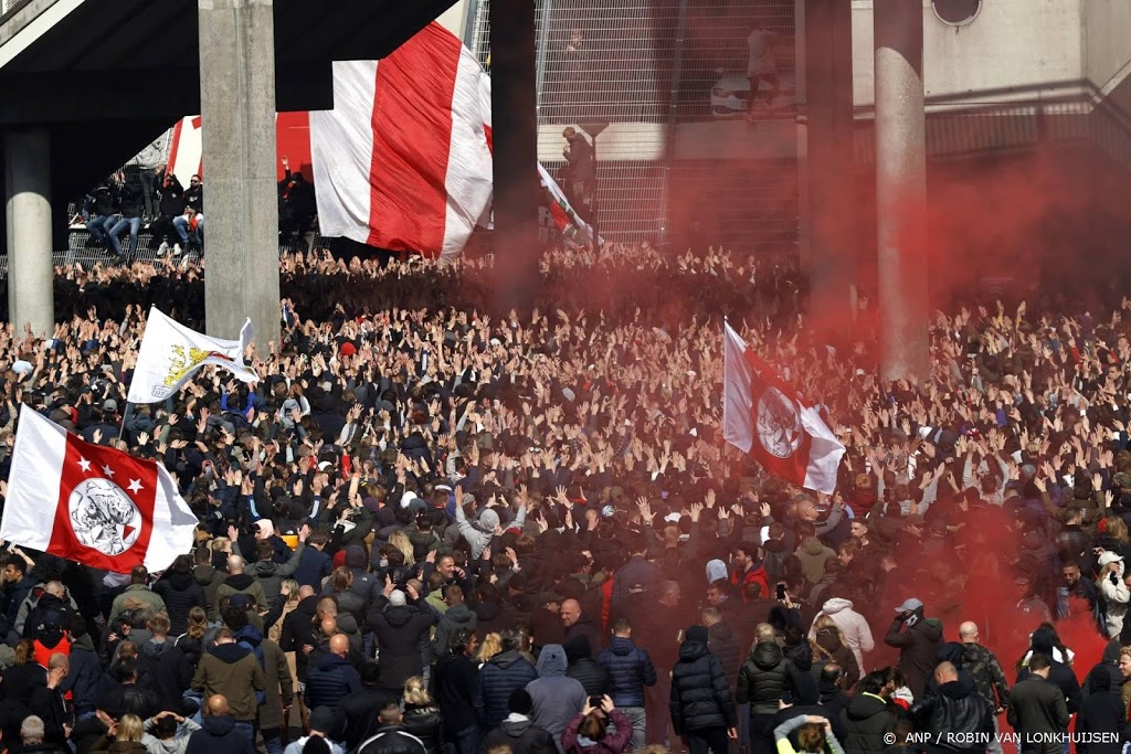 12.000 Ajax-fans bij ArenA, Amsterdam greep bewust niet in
