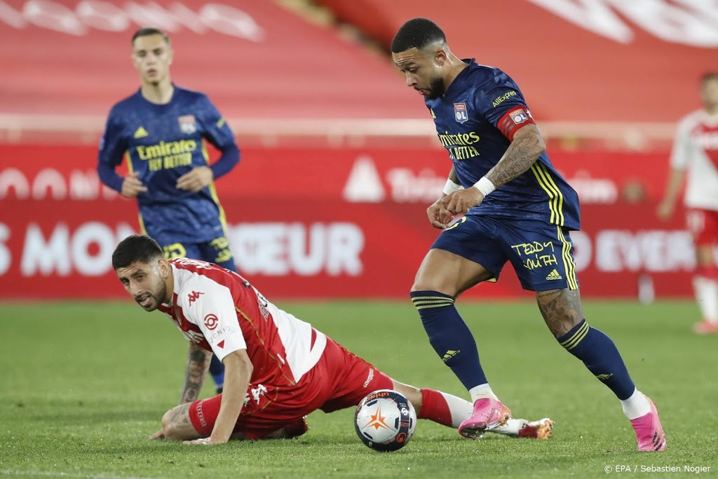 Depay houdt met Lyon titelstrijd levend door zege bij AS Monaco