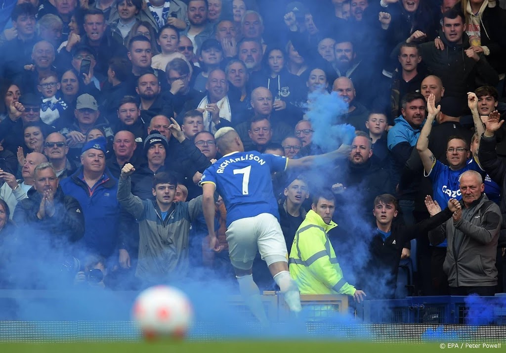FA en Everton onderzoeken gooien vuurpijl door Richarlison