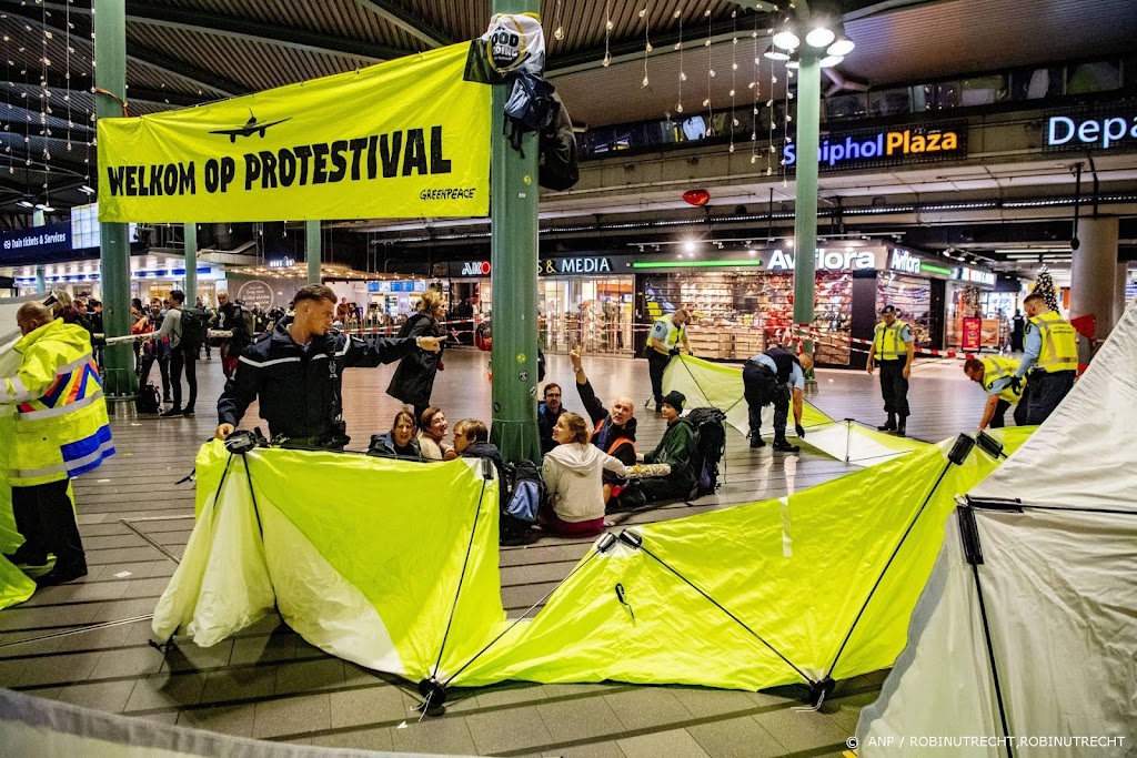 Kritiek rechters op noodbevel rond protest Greenpeace op Schiphol