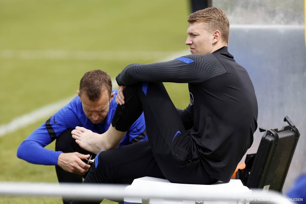 Schuurs en Malacia bij laatste training voor halve finale EK