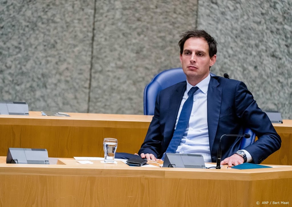 Kamer wil langer belastinguitstel, ondanks verzet Hoekstra