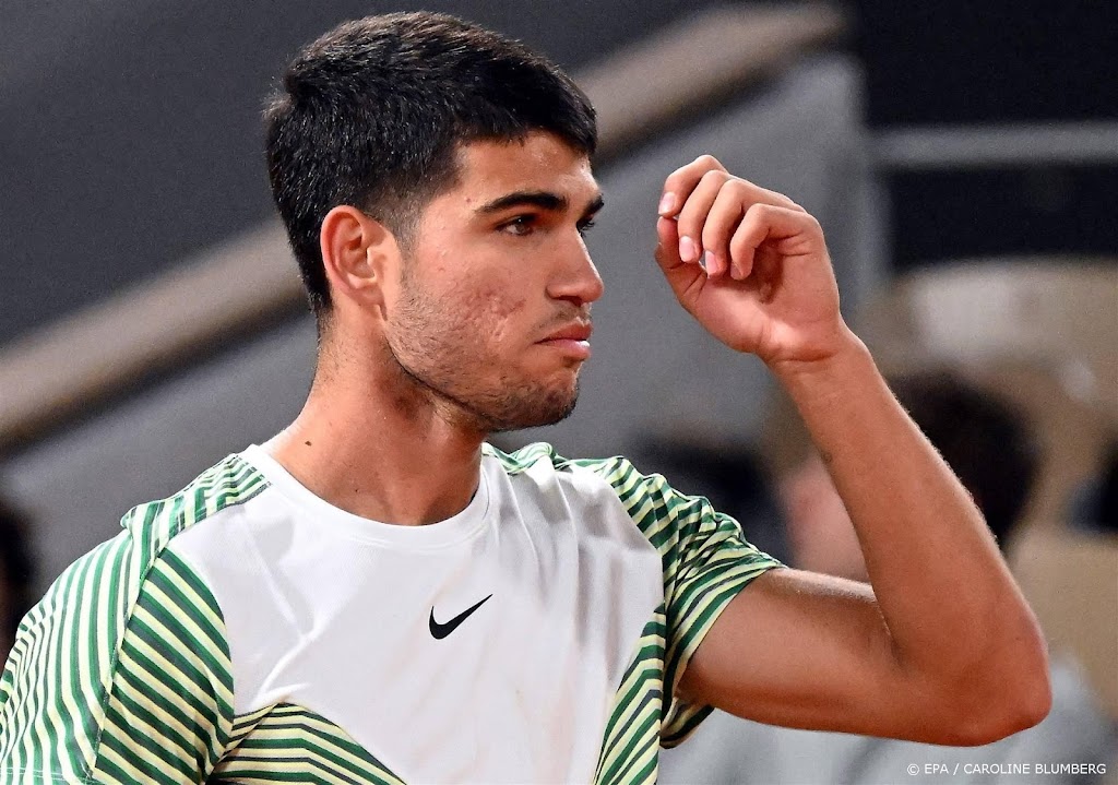 Tennisser Alcaraz zet in Parijs Shapovalov aan de kant