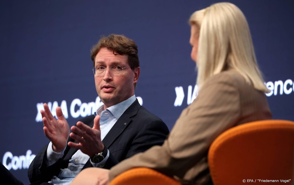 Topman Daimler: beloning topmanagers moet fors omlaag