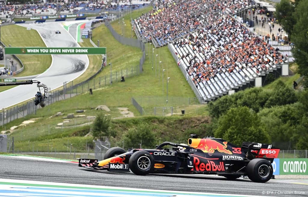 Hamilton en Bottas iets sneller dan Verstappen in tweede training