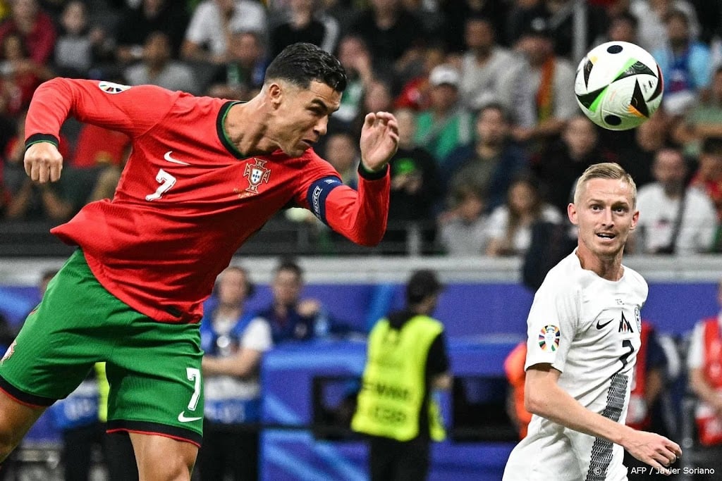 Portugal klopt Slovenen na penalty's en gaat naar laatste acht EK