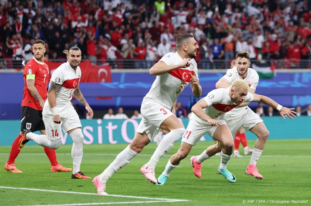 Turkije schakelt Oostenrijk uit en treft Oranje in kwartfinale EK