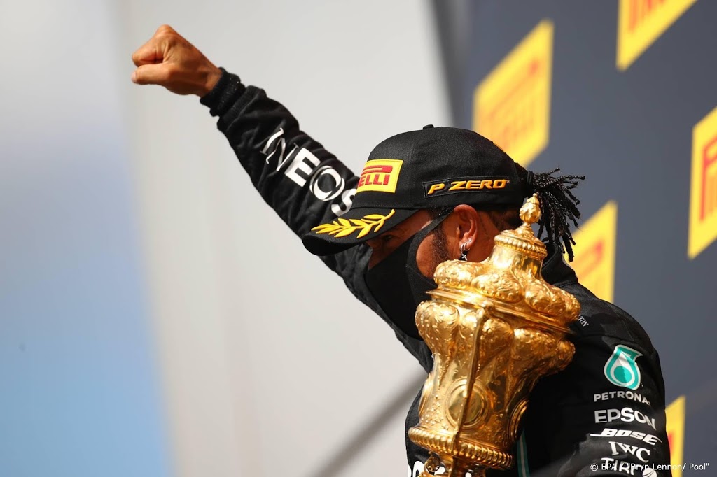 Hamilton op drie wielen naar de zege: 'hart bonkte in mijn keel'