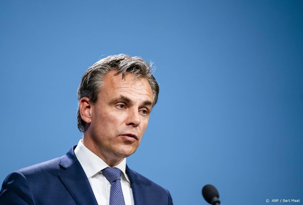 Harbers: langere beperkingen op Schiphol buitengewoon vervelend