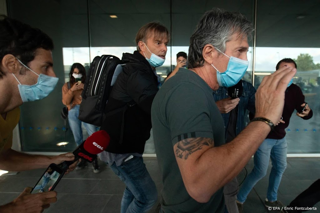 Vader Messi bij aankomst in Barcelona: 'ik weet niets, jongens'
