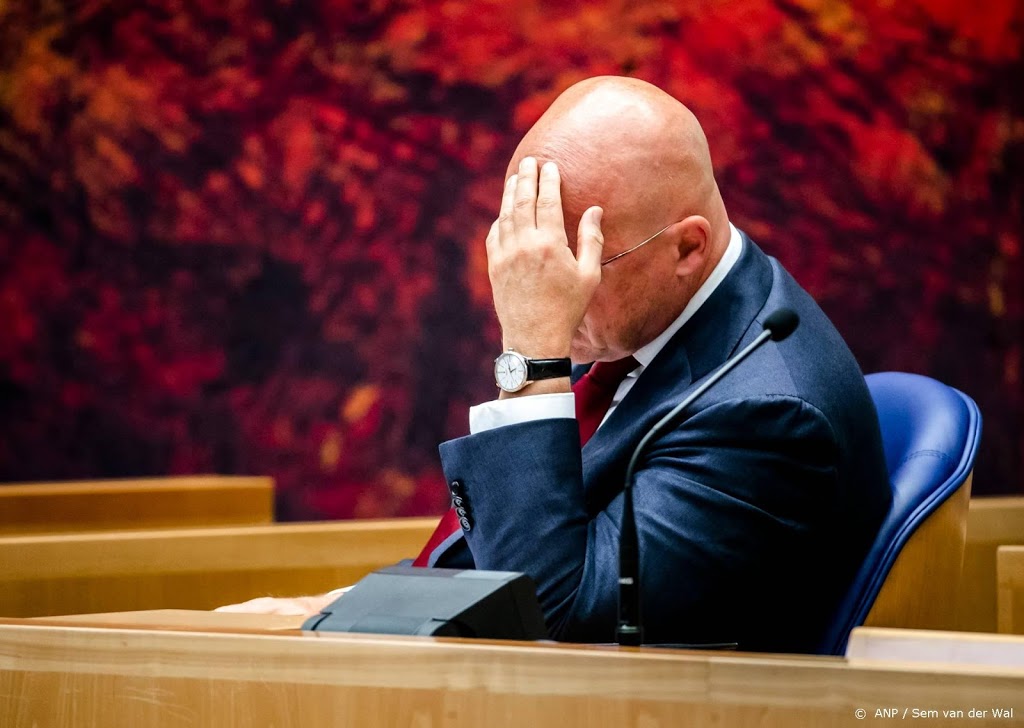 'Grapperhaus mag blijven, maar minder geloofwaardig als minister‘