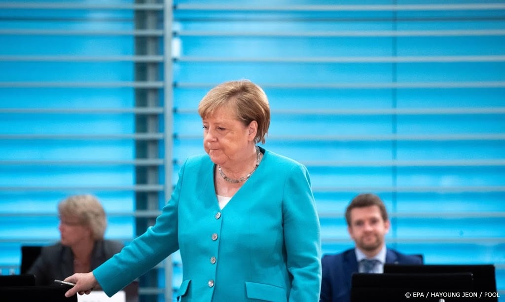 Merkel noemt vergiftiging Navalni misdaad en eist uitleg