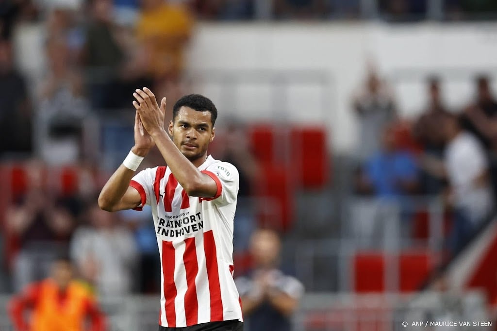 PSV bevestigt om middernacht aanblijven 'geboren PSV'er' Gakpo
