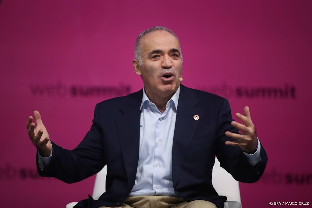 Oud-schaker Kasparov vraagt EU Russen geen visa te geven
