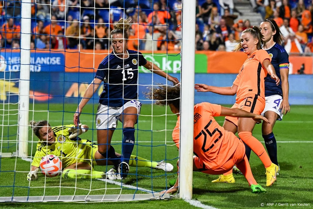 Debutante Kalma schiet voetbalsters naar oefenzege op Schotland