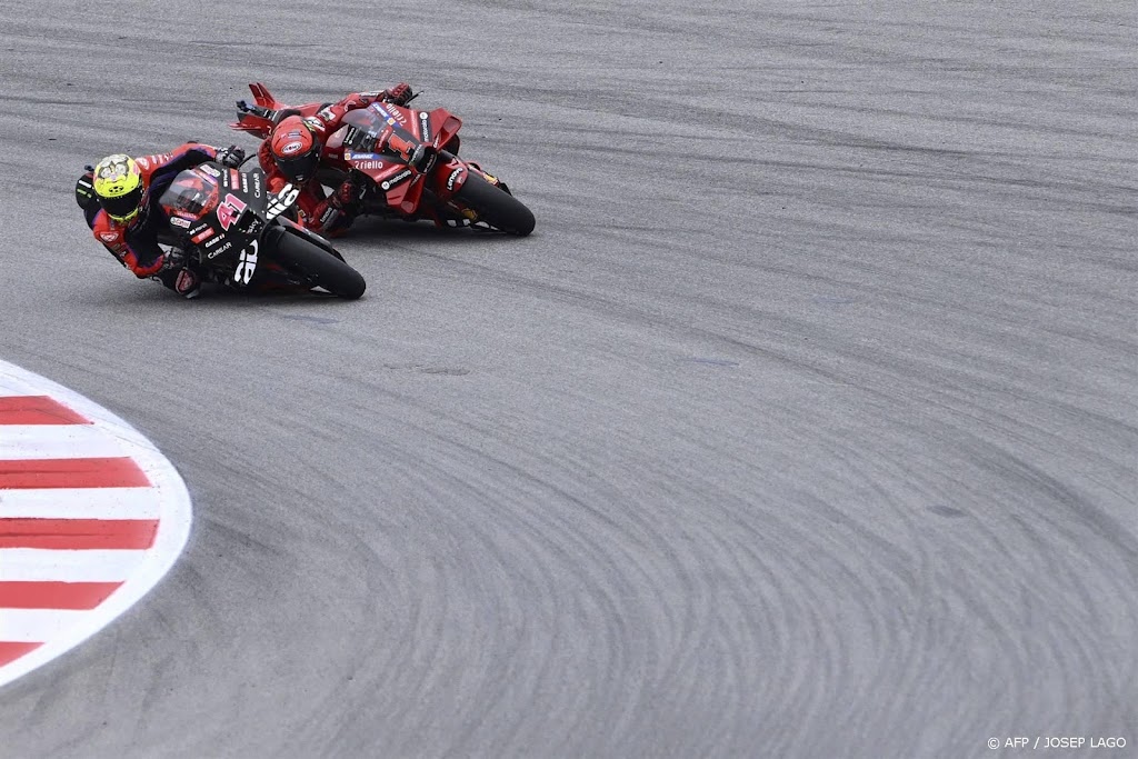 Espargaró troeft Bagnaia af in sprintrace MotoGP in Barcelona