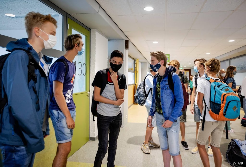 Nog geen dringend mondkapjesadvies voor hoger onderwijs