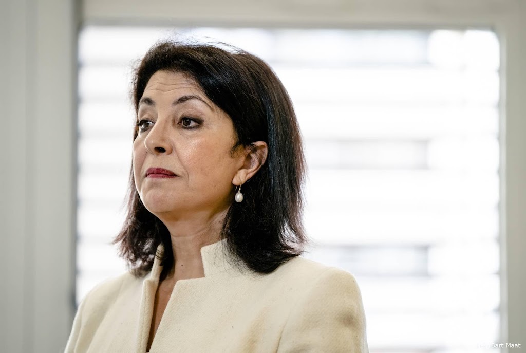 Presidium doet aangifte lek, maar zegt nog niks over vertrek Arib