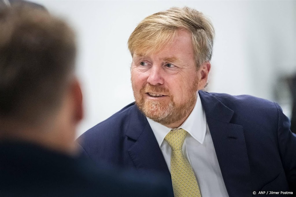Koning en burgemeester Aboutaleb in wijk schietpartij Rotterdam