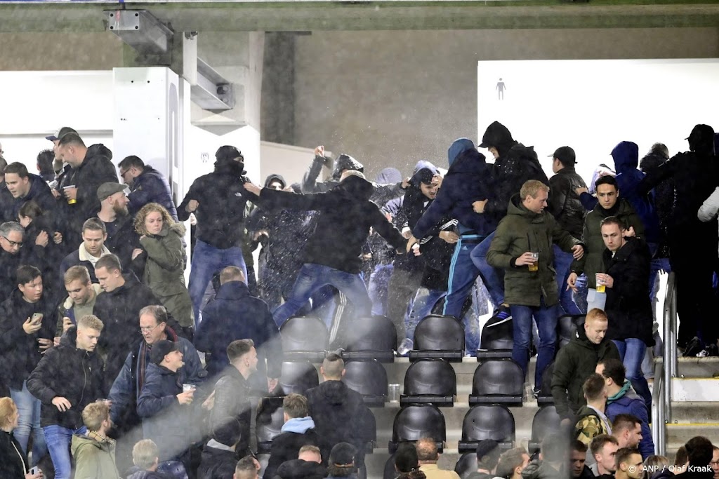 Grapperhaus wil schade voetbalgeweld verhalen op daders