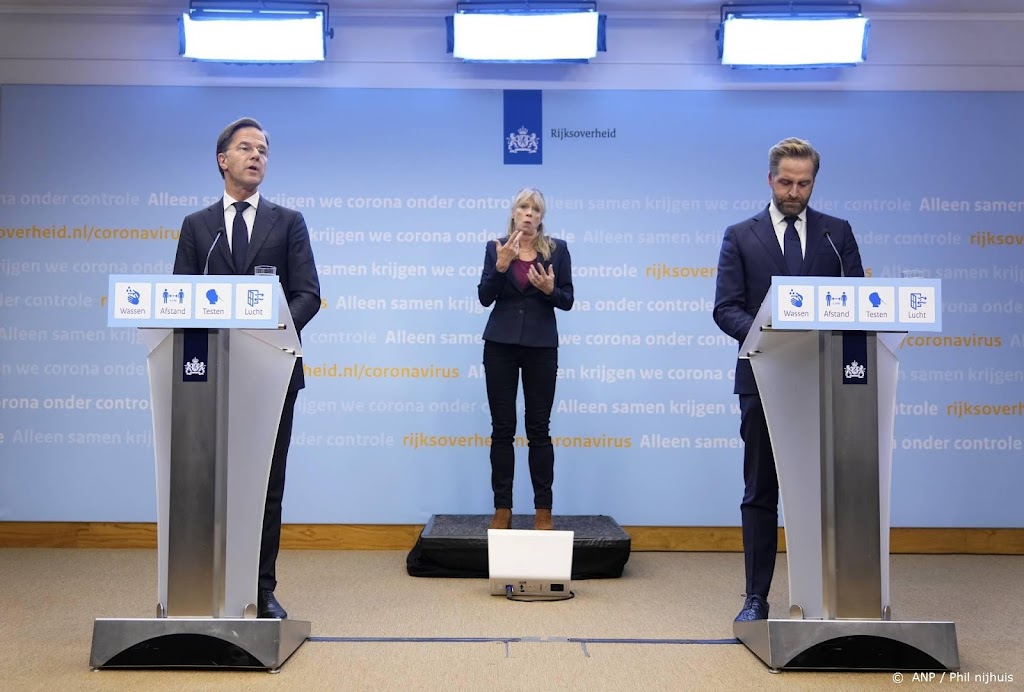 Rutte roept op: reis buiten de spits, mijd drukte