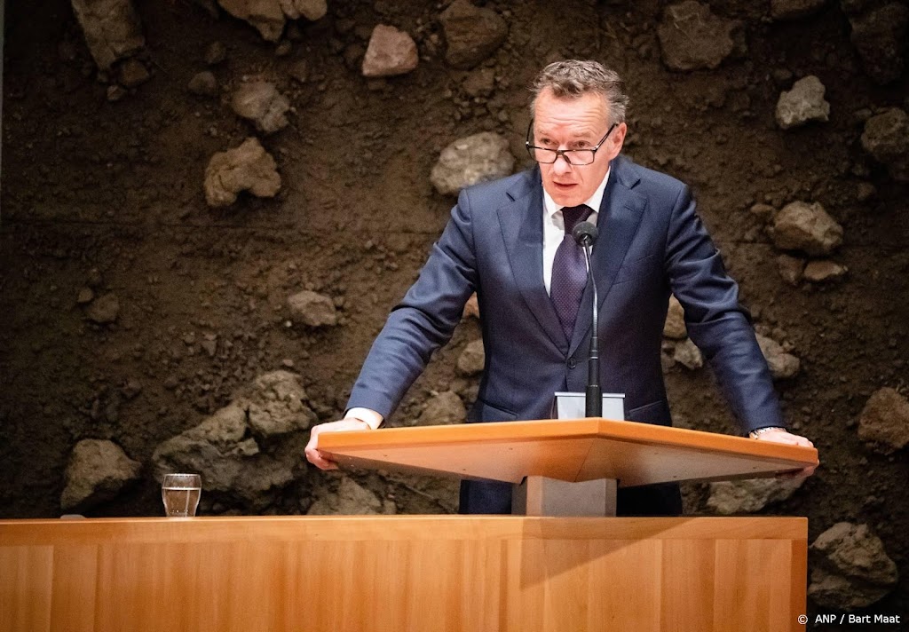 Oppositie kraakt aanscherping coronamaatregelen