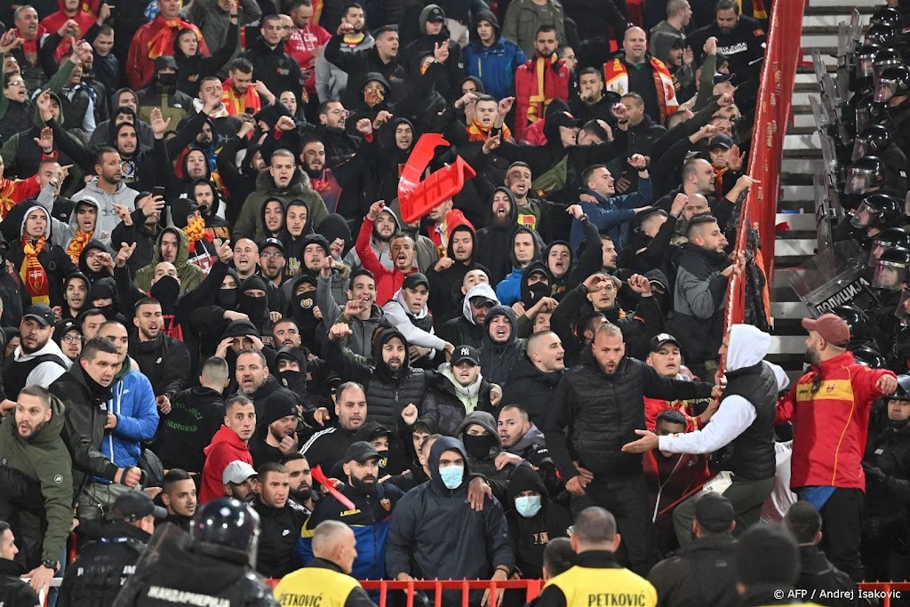 Voetbalbond UEFA bestraft Servië met kwalificatieduel zonder fans