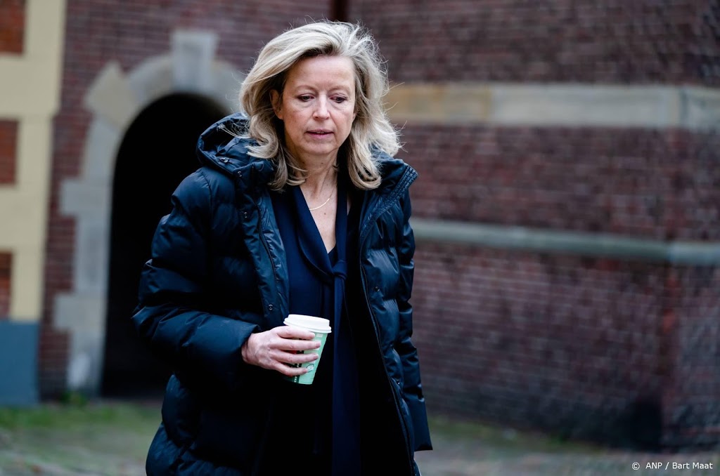 Kamer kritisch op grondwetswijzigingen Ollongren