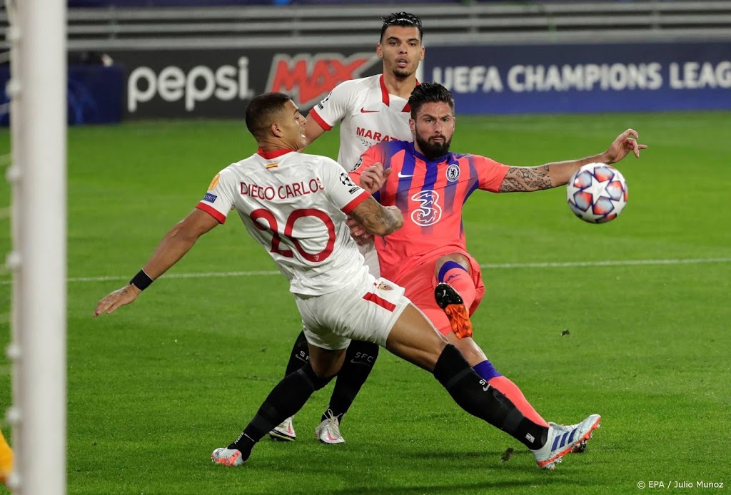 Giroud scoort vier keer voor Chelsea in en tegen Sevilla