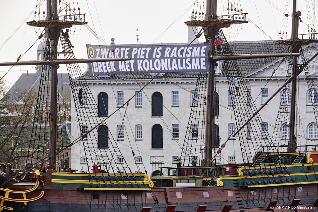 Actie tegen Zwarte Piet op VOC-schip in Amsterdam