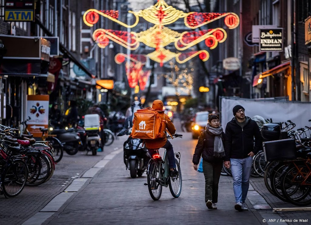 Just Eat Takeaway en DSM op kop op afwachtend Damrak