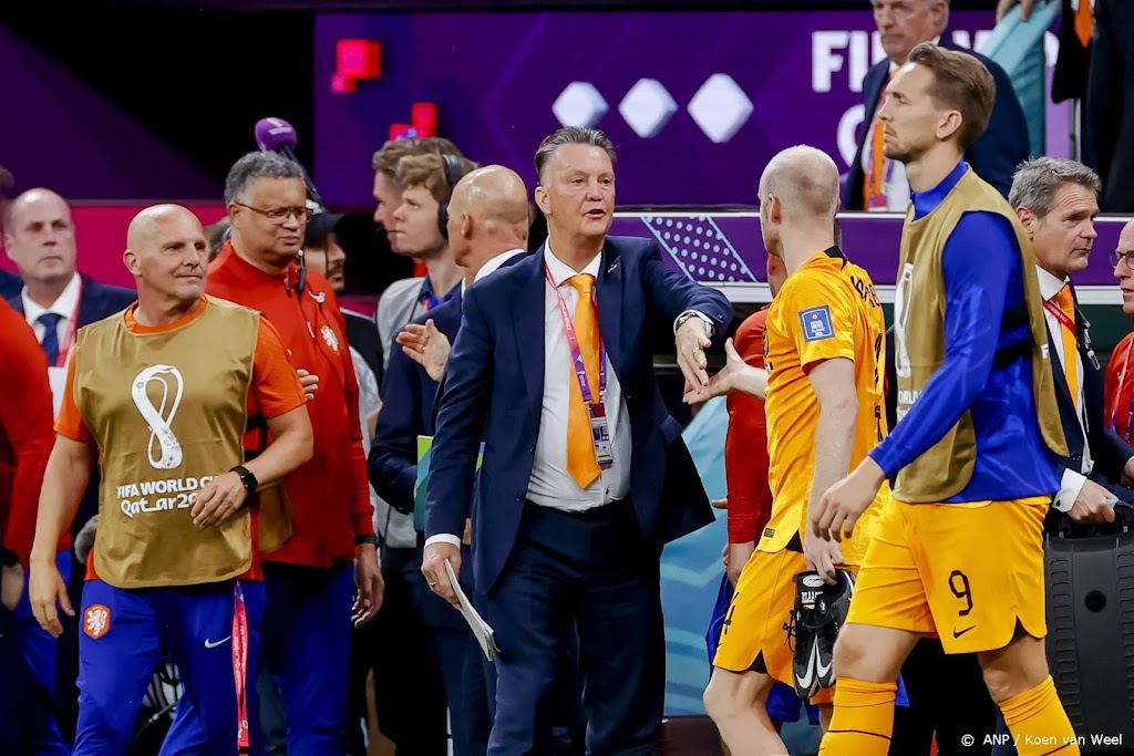 Van Gaal maakt zich zorgen om verkouden spelers bij Oranje
