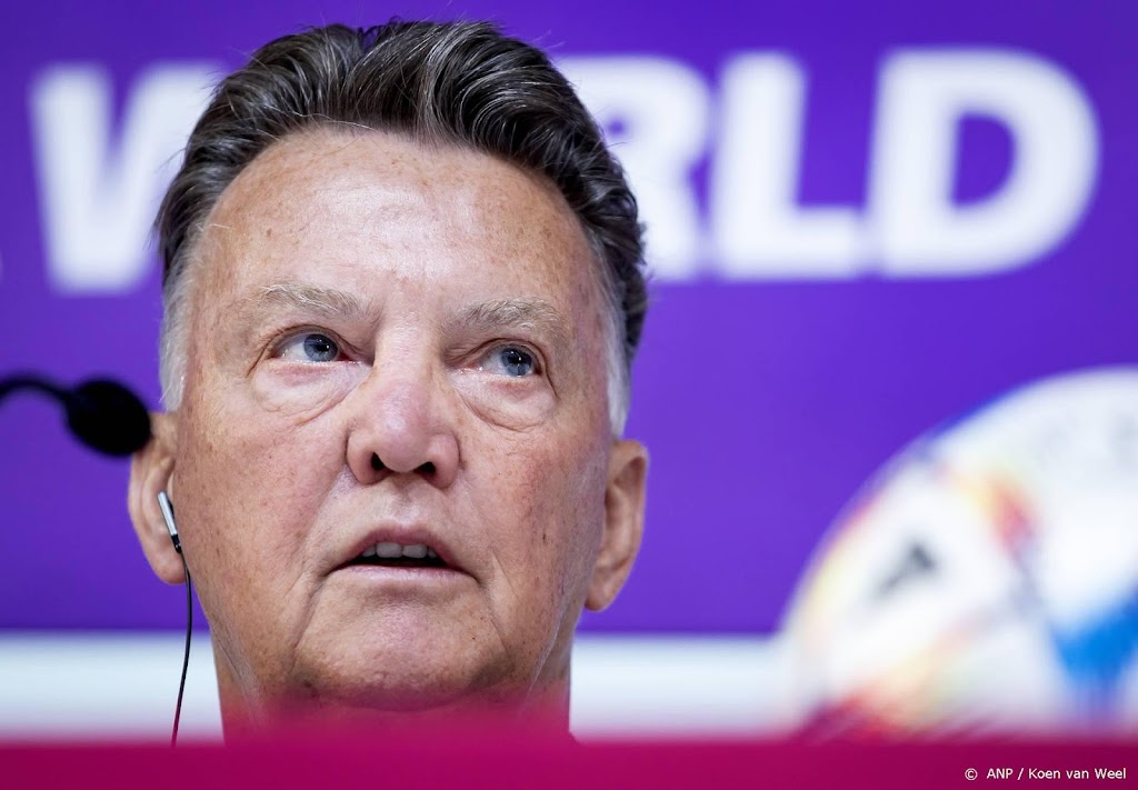 Ontspannen Van Gaal haalt schouders op over kritiek veldspel