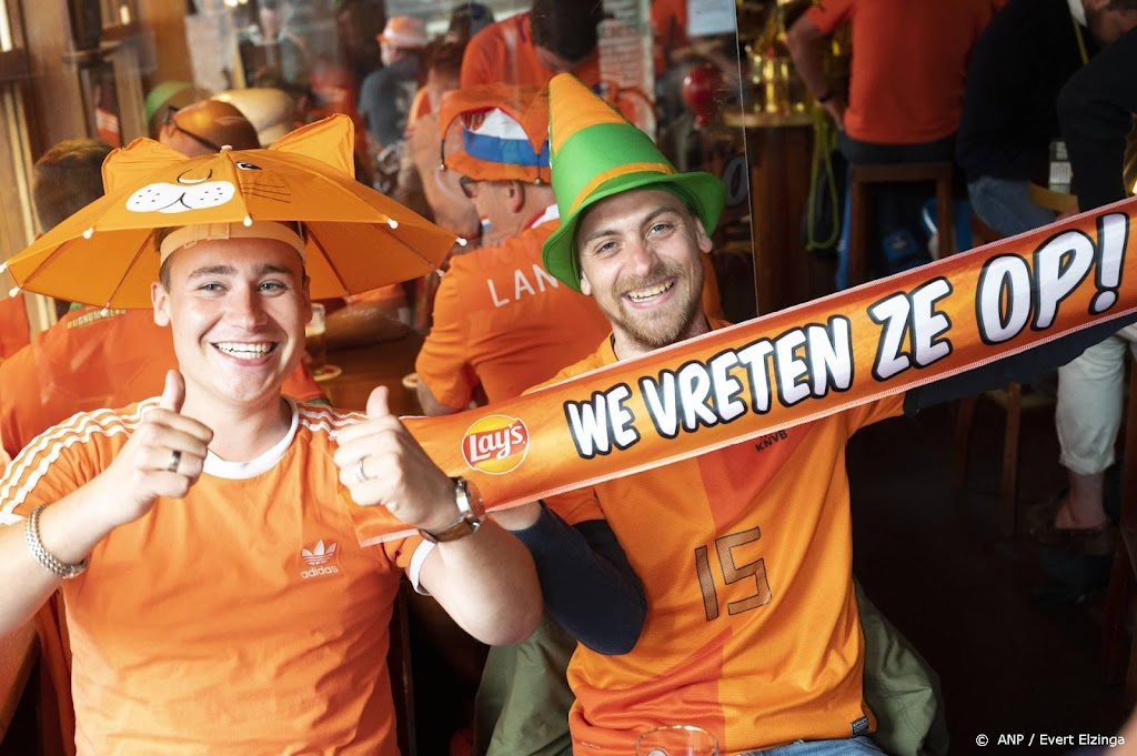Horeca klaar voor Oranje: schermen, bier en gratis hapjes