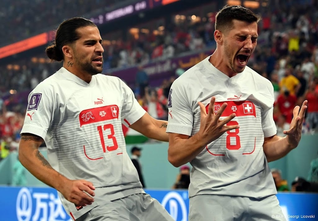 Zwitserland slaat aanval Servië af en gaat naar achtste finales