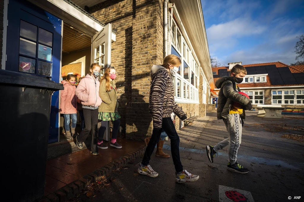 Viroloog: besluit over scholen komt te vroeg