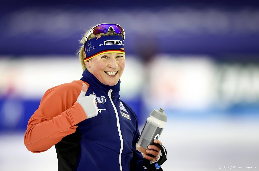 Schaatsster Pechstein (49) draagt Duitse vlag bij opening Spelen