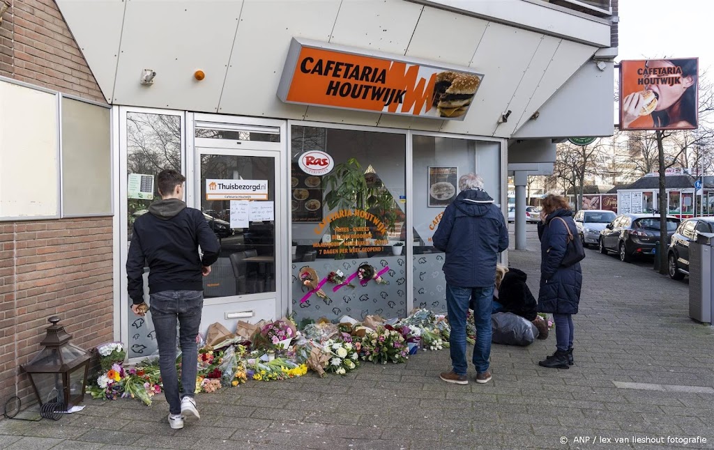 Buurt loopt stille tocht voor doodgestoken snackbareigenaar