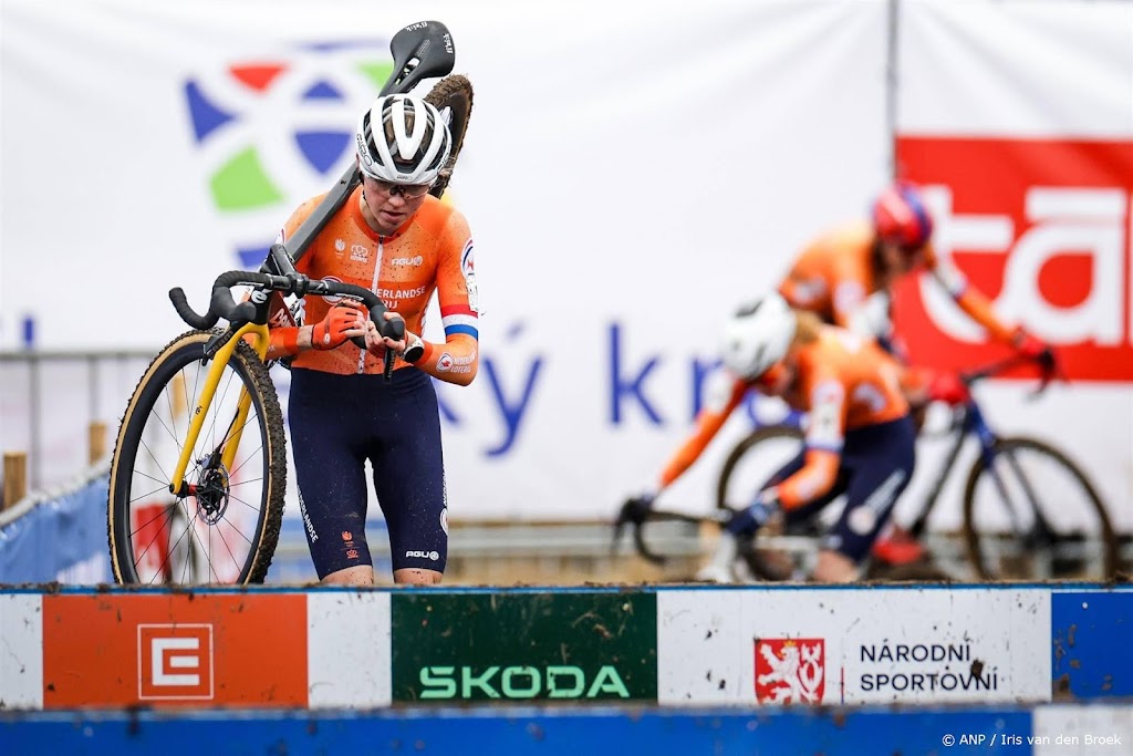 Veldrijdster Van Empel oppermachtig naar tweede wereldtitel op rij