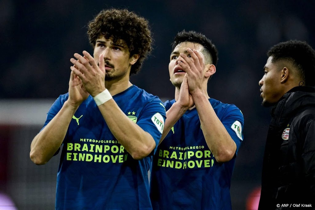 PSV blijft ook zonder belangrijke spelers overeind tegen Ajax