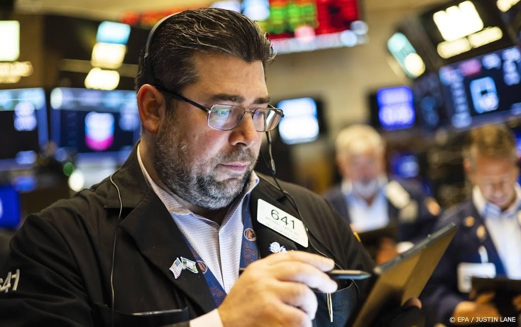 Wall Street lager door spanningen Rusland, olieprijs wat gezakt
