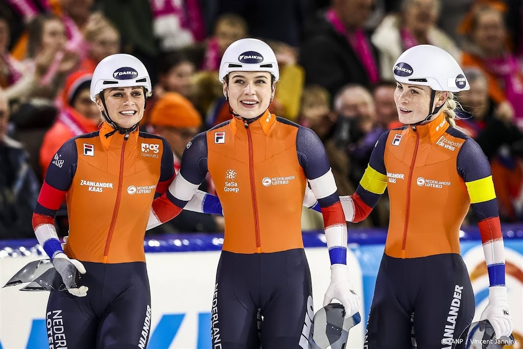 Schaatssters gediskwalificeerd op ploegachtervolging, goud Canada