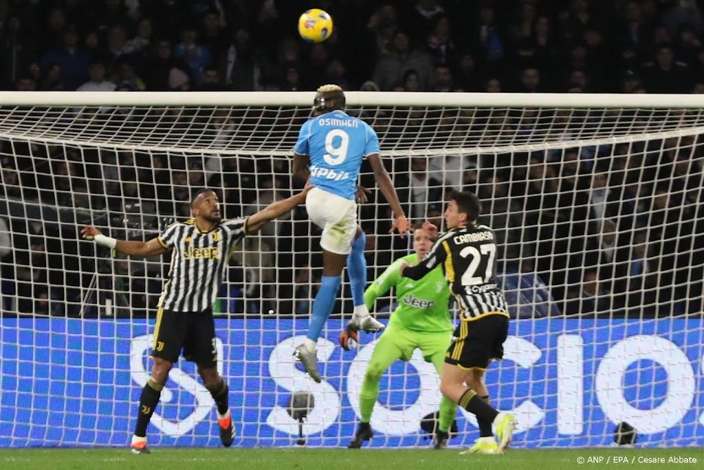 Napoli wint topper in Serie A van Juventus