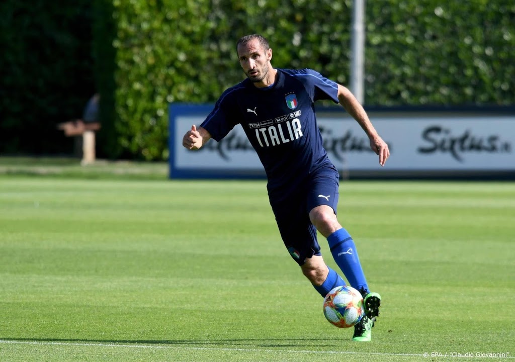 Buffon (42) en Chiellini (35) gaan bijtekenen bij Juventus