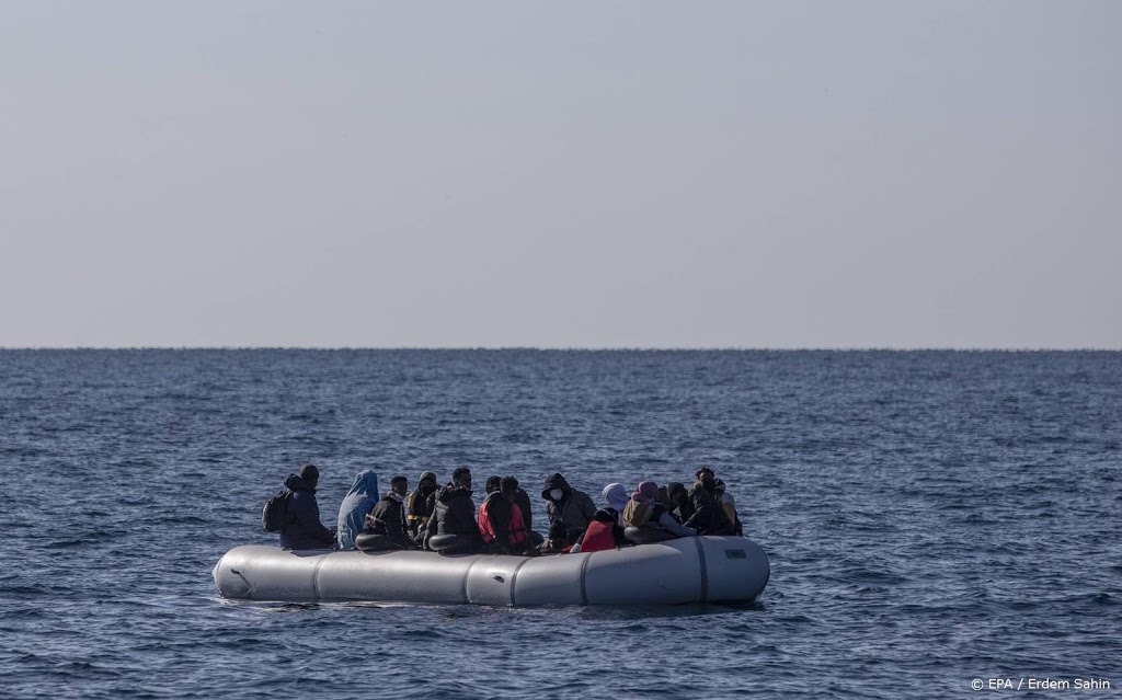 Griekse kustwacht redt 170 migranten van boot op drift