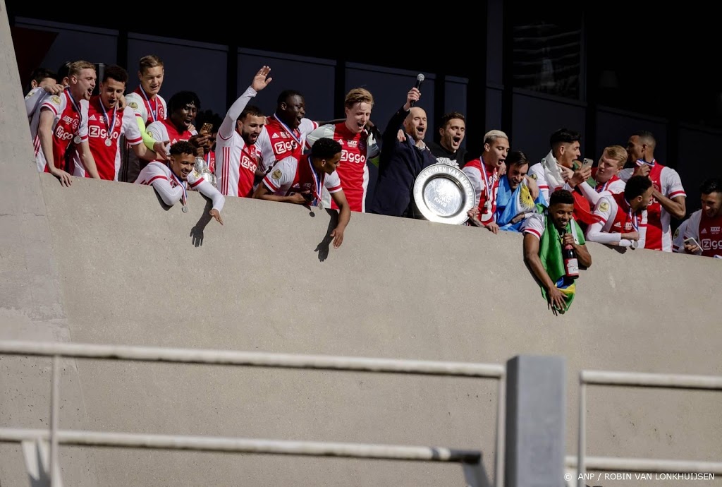 Ajax: huldiging op parkeerdek was spontane actie