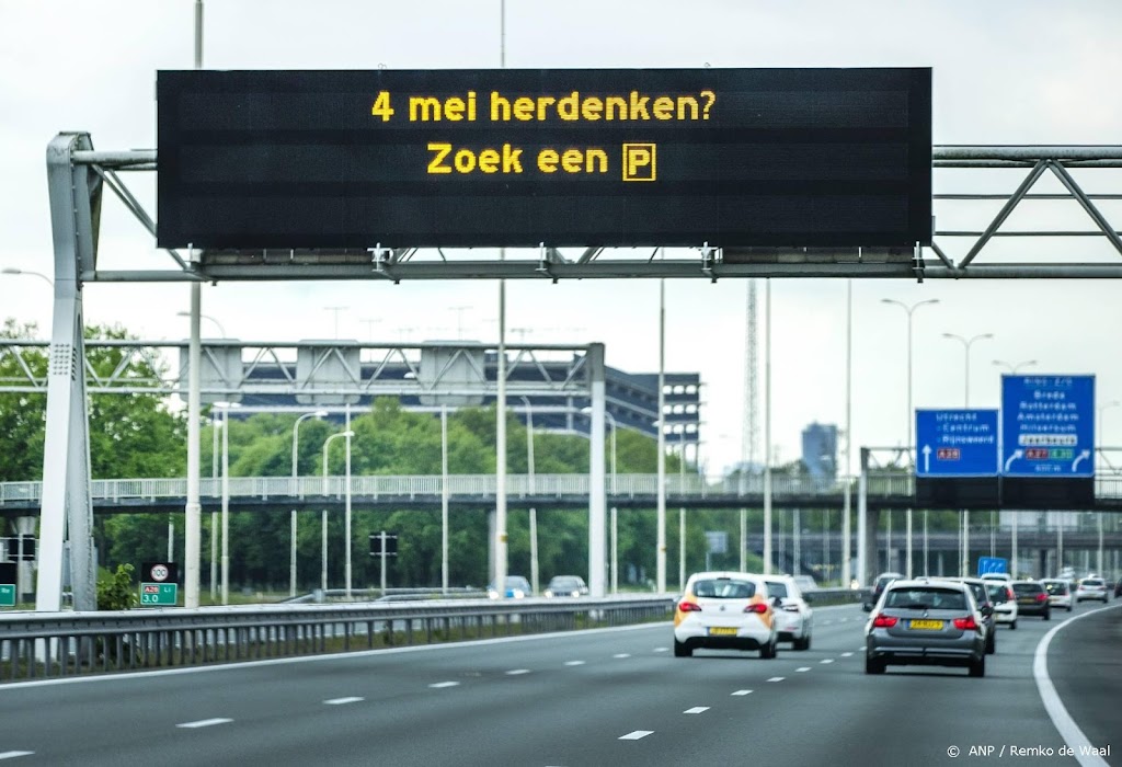 Rijkswaterstaat: stop niet op vluchtstrook om doden te herdenken