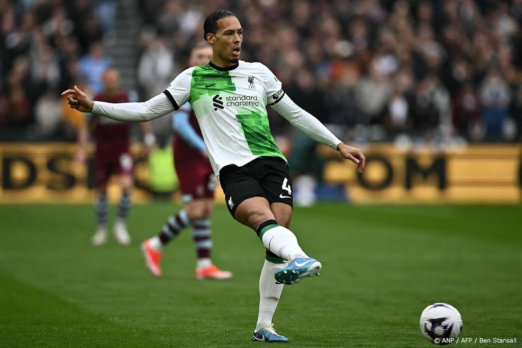 Van Dijk mist mogelijk thuisduel van Liverpool met Spurs